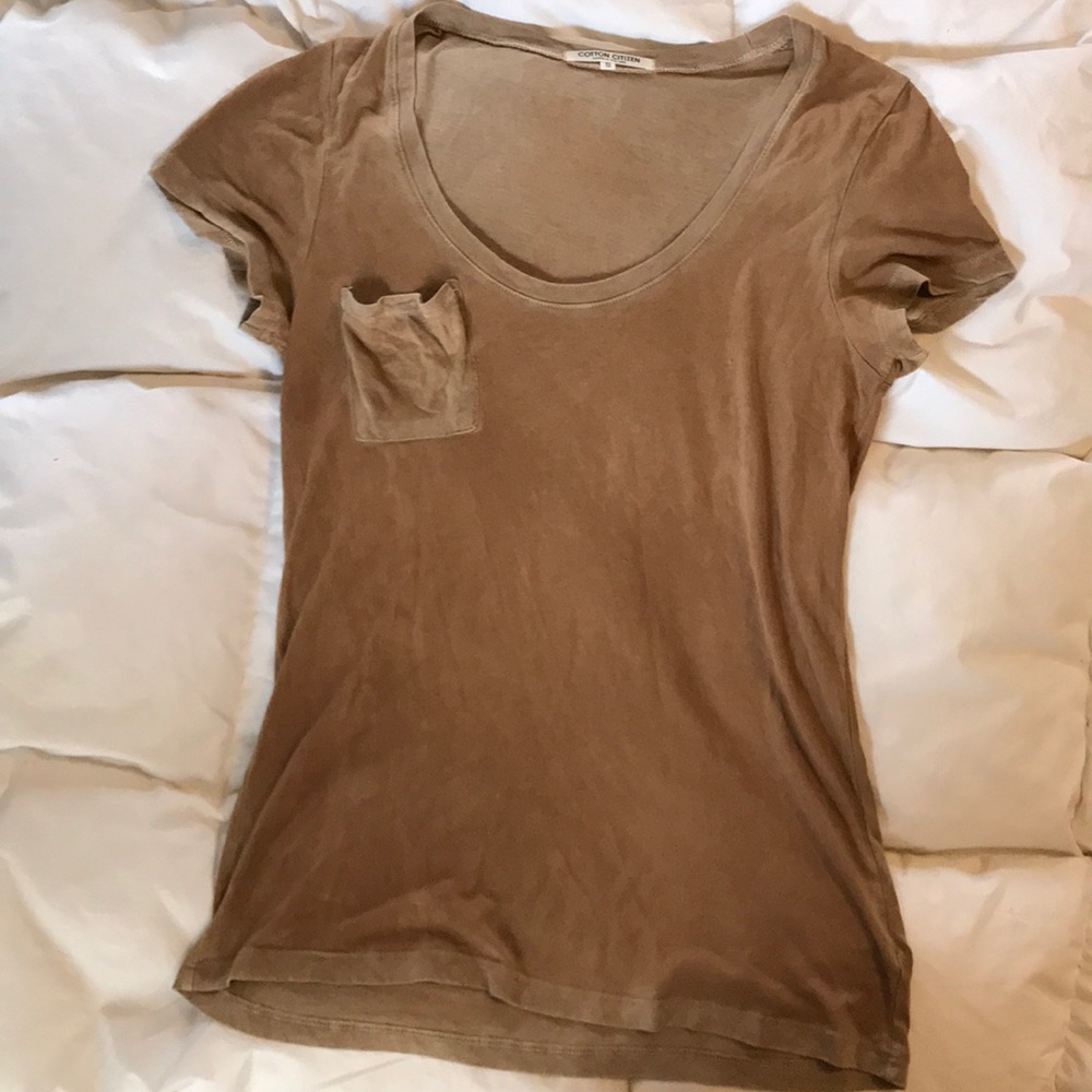Cotton Citizen mustard - gold scoop pocket tee